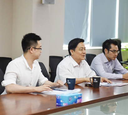 索爾領(lǐng)導召開董事會議3